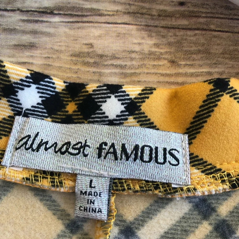 Almost Famous Yellow Plaid Button Front Short Sleeve Dress Size Juniors L NWT